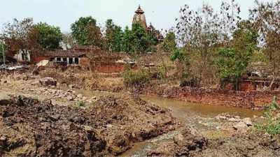 Khahuraho News: तालाब के सुधारने के नाम पर 1000 साल पुराना खजुराहो बांध क्षतिग्रस्त, एएसआई ने निगम को दिया नोटिस
