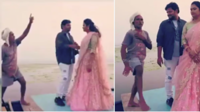 Viral Pre Wedding Shoot: बुजुर्ग ने प्री-वेडिंग शूट के लिए कपल को बताए ऐसे रोमेंटिक पोज, वीडियो देखकर पब्लिक चचा की तारीफ करने लगी