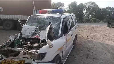 सीतापुर में मरीज को लेकर जा रही एंबुलेंस ट्रक में भिड़ी, दो लोगों की मौत और कई घायल