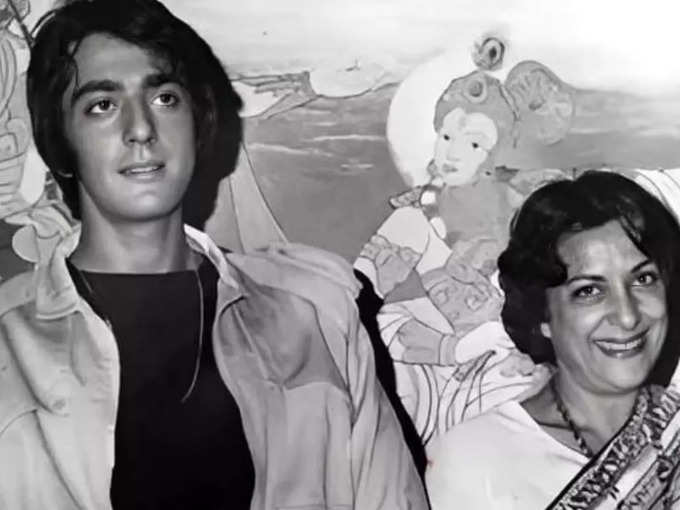 sanjay-dutt-with-mom