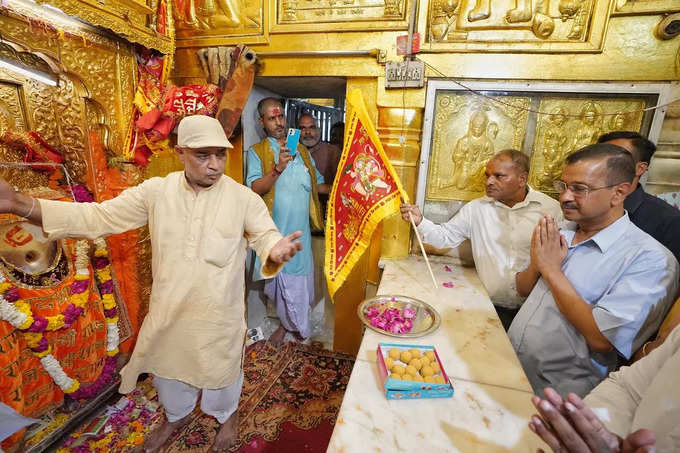 हनुमान मंदिर में की पूजा