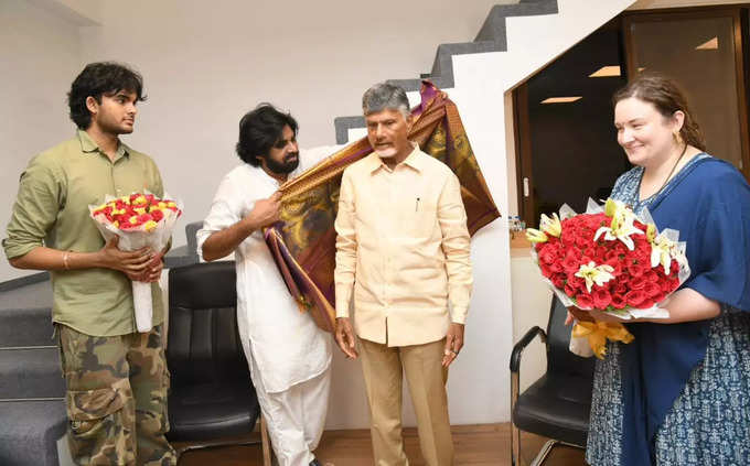 చంద్రబాబును సత్కరించిన పవన్ కళ్యాణ్