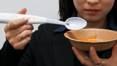 Japanese Viral Salt Spoon: मार्केट में आ गई है ‘इलेक्ट्रिक चम्मच’, खासियत जानकर लोग भी शॉक्ड रह गए!