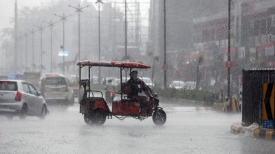 UP Weather: लखनऊ में राहत की बारिश, जानिए यूपी के इन जिलों में कैसा रहेगा मौसम का मिजाज