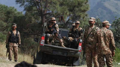 बलूचों पर सैन्‍य अभियान चलाया तो कर्ज के पहाड़ के नीचे दब जाएगा पाकिस्‍तान, चीन ने दिया है आदेश