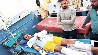 चुनावी रंजिश में कांग्रेस कार्यकर्ता के हाथ पैर तोड़े, फरीदाबाद में बीजेपी के नेताओं पर लगा आरोप