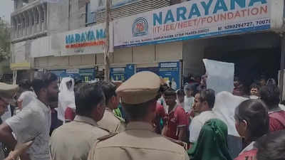 NEET परिणामों में धांधली का आरोप, छात्रों ने सड़क पर उतर किया विरोध प्रदर्शन, काकादेव कोचिंग मंडी बंद कराई