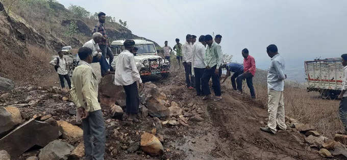 Nandurbar News: सातपुड्याचा दुर्गम भागाला जोडणाऱ्या चांदसैली घाटात दरड कोसळली, वाहतूक ठप्प