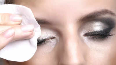 Eyeliner Removal Tips: ওয়াটারপ্রুফ আইলাইনার তুলতে নাজেহাল? এসব উপায়ে নিমেষে কাজ হবে হাশিল