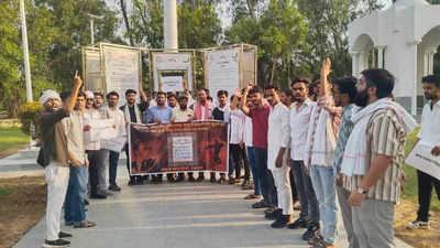 संयुक्त छात्र मोर्चा संवैधानिक मूल्यों के पक्ष में आए जनादेश के समर्थन में लखनऊ विश्वविद्यालय में निकाला मार्च