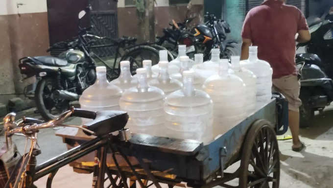 ईस्ट दिल्ली : कभी प्रेशर कम, कभी गंदा होता है पानी