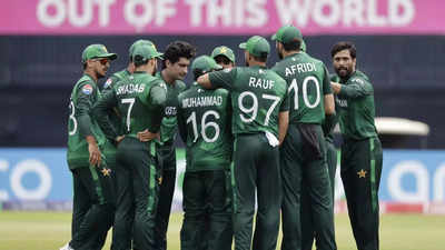 IND vs PAK T20: ये पाकिस्तानी भी गजब हैं! शर्मनाक टीम की हार नहीं, स्टेडियम में बजे गाने से शिकायत
