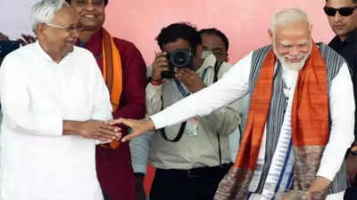Nitish Kumar: नरेंद्र मोदी को तीसरी बार PM बनाकर लौटे नीतीश कुमार, समर्थक बोले- जेडीयू अध्यक्ष अब किंगमेकर बन गए