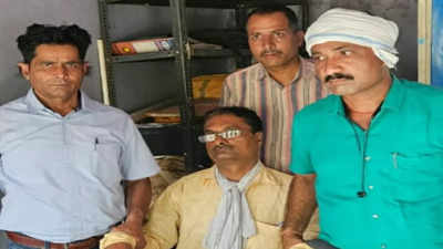Lokayukta Raid In Rajgarh: लोकायुक्त की टीम ने राजगढ़ राजस्व निरीक्षक को 16 हजार की रिश्वत लेते हुए रंगे हाथ दबोचा