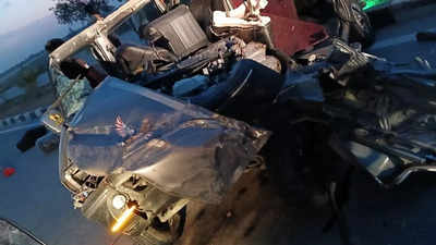 Meerut Accident: मेरठ में हाईवे पर खड़े ट्रक में घुसी तेज रफ्तार कार, सगे भाई समेत तीन की मौत, सात घायल