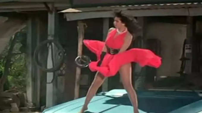 Pooja Bedi did her Marilyn Monroe move