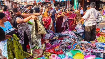 सरोजिनी नगर का बाप है इंदौर का ये बाजार…200 रुपए में कुर्ती तो 100 में टी शर्ट, थोक में सब