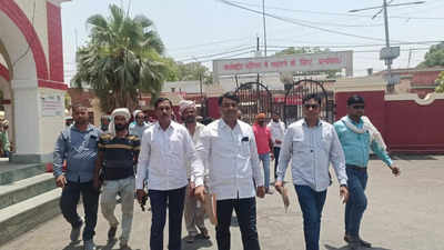 गाजीपुर: संविदा बिजली कर्मियों को नहीं मिल रही 4 महीने से सैलरी, EPF और ऐप में भी गड़बड़ी का आरोप