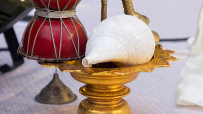 Conch Shell Remedies: সপ্তাহের ৭ দিন করুন শঙ্খের এই ৭ টোটকা, মজবুত হবে নবগ্রহ! জীবনে বাড়বে সুখ-সমৃদ্ধি