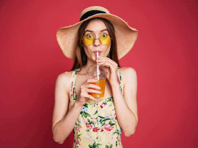 summer tips hat sunglass drinks