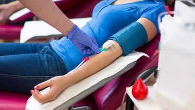 रक्तदान करायला घाबरताय? मग ही बातमी नक्की वाचा; या रक्तदात्यांनी १००हून अधिक वेळा केलंय रक्तदान