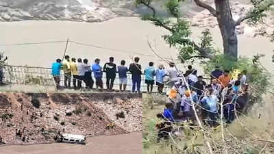 उत्तराखंड के रुद्रप्रयाग में भीषण हादसा, अलकनंदा नदी में गिरा 17 यात्रियों से भरा टेंपो ट्रैवलर, 12 की मौत