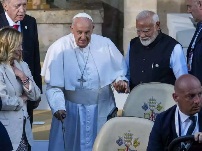 ​पीएम मोदी ने दिया पोप फ्रांसिस को भारत आने का न्योता​