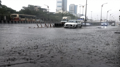 ट्रैफिक, सड़क, ड्रेनेज सब गड़बड़ाया, मुंबई में बारिश होते ही हाहाकार, दिखे 30 नए फ्लड स्पॉट भी