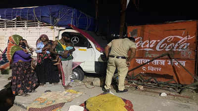 Nagpur Accident: नागपुरात फूटपाथवर झोपलेल्या ९ मजुरांना चिरडलं, पळून जाण्याच्या प्रयत्नात कार पुढे मागे केली अन्...