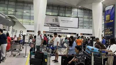 दिल्ली एयरपोर्ट की बिजली गुल, अफरा तफरी का माहौल, फ्लाइट्स पर क्या असर पड़ा?
