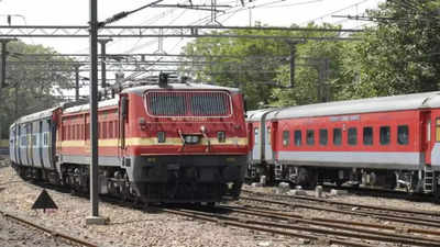 AP Trains: ఏపీలో రైలు ప్రయాణికులకు ముఖ్య గమనిక.. ఈ రైళ్లు దారి మళ్లింపు, పూర్తి వివరాలివే