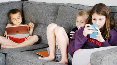 Gaming Addiction in Kids: সারাদিন মোবাইলে গেম খেলে সন্তান? মারধর না করে এই কৌশলে আসক্তি কমান