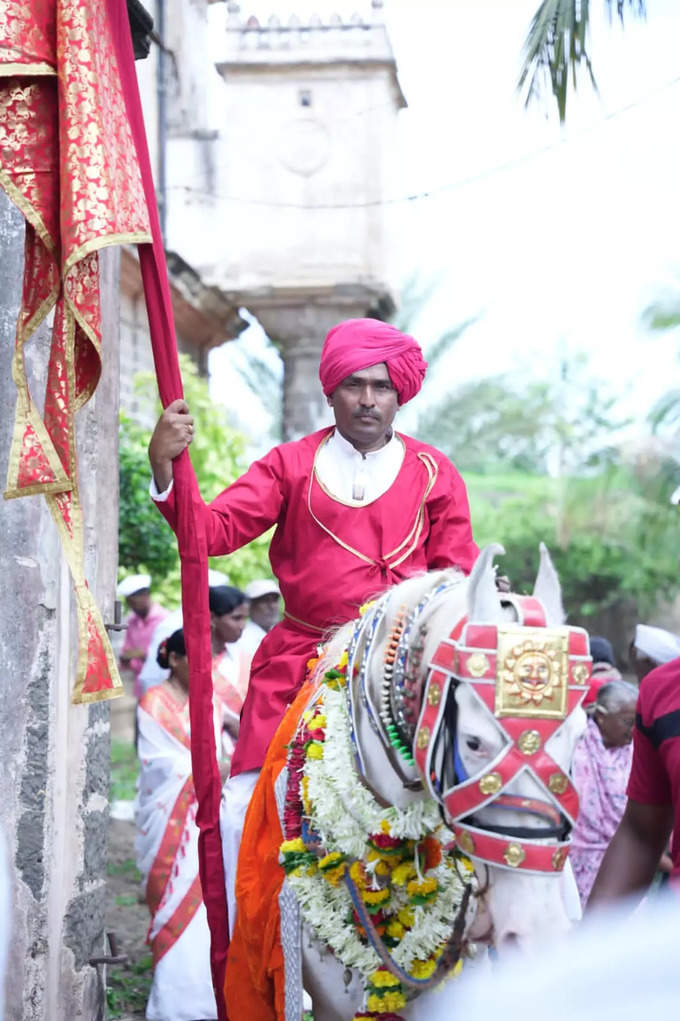 अश्वांच्या पुजनानंतर आळंदीकडे प्रस्थान