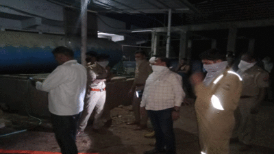 Agra News: मिल्क प्लांट में अमोनिया गैस का रिसाव, मशीन में फंसे ऑपरेटर की दम घुटने से दर्दनाक मौत