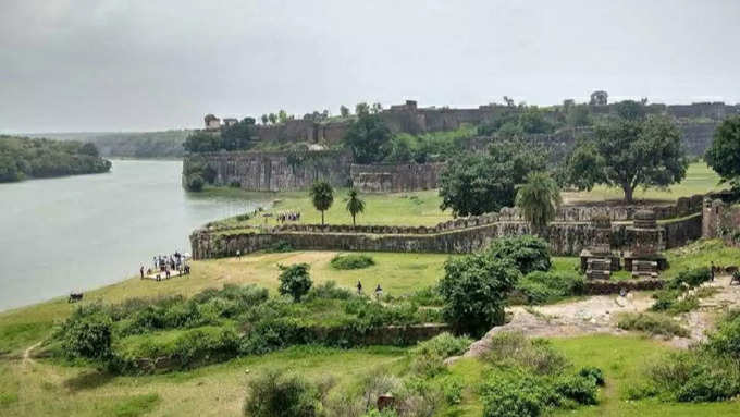 रोहतास के आसपास घूमने की जगह 