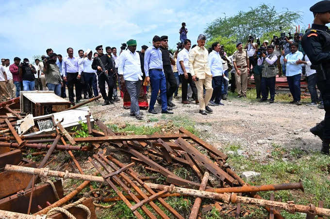 అమరావతి రాజధాని ప్రాంతంలో సీఎం చంద్రబాబు పర్యటన