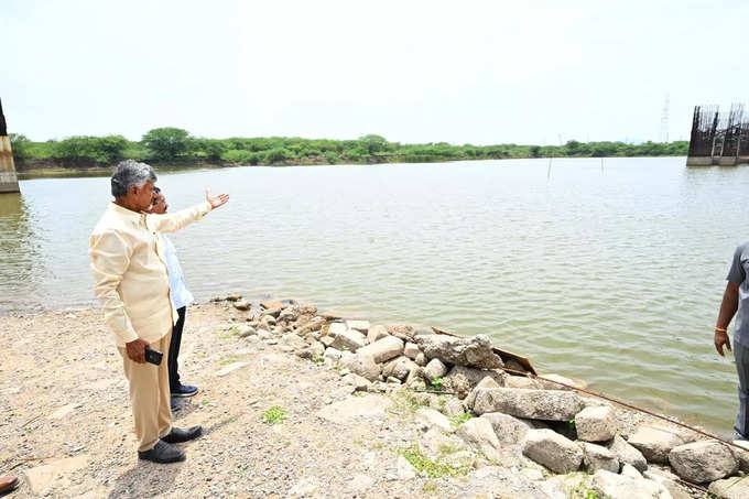 అమరావతి రాజధాని ప్రాంతంలో సీఎం చంద్రబాబు పర్యటన