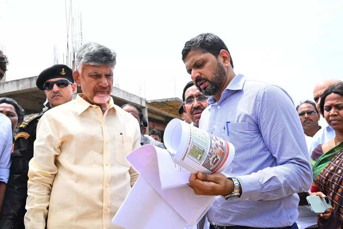 అమరావతి రాజధాని ప్రాంతంలో సీఎం చంద్రబాబు పర్యటన