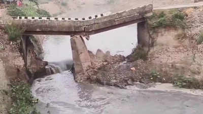 Bihar Bridge collapsed News: बिहार में गिरा एक और पुल, सिवान से सामने आया डराने वाला वीडियो