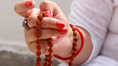Daily Mantra: ಪ್ರತಿದಿನ ಈ 5 ಮಂತ್ರಗಳನ್ನು ಪಠಿಸಿದರೆ ಅದೃಷ್ಟದ ಒಡೆಯರಾಗುವಿರಿ.!