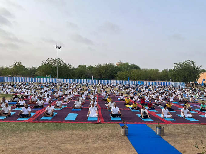 ఆర్ట్ ఆఫ్ లివింగ్ ఆధ్వర్యంలో దేశవిదేశాల్లో యోగా కార్యక్రమాలు