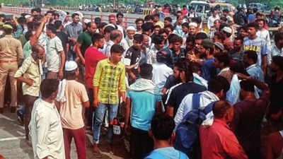 गाजियाबाद में खेत में पानी लगाने पर हुआ विवाद, ठेकेदार और दो बेटों को दौड़ा-दौड़ा कर गोली मारी, घंटों हुआ बवाल
