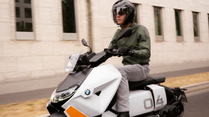 BMW CE 04: बैटरी-पावर और चार्जिंग
