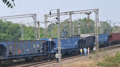 प्रयागराज में मालगाड़ी पटरी से उतरी, वंदे भारत समेत कई ट्रेनें रुकी रहीं