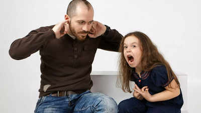 बात बात पर बहस करता है बच्चा, तो इन तरीकों से उसे सिखाएं तमीज; कभी पलटकर नहीं बोलेगा