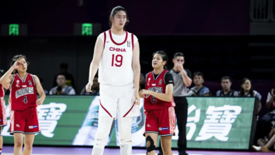 वायरल हुई चीन की 17 साल की बास्केटबॉल प्लेयर, लड़की की हाइट देखकर लोगों ने कहा- ये तो धोखेबाजी है
