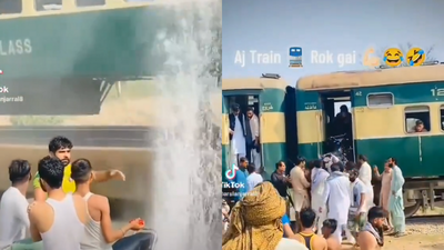 ट्रेन पर पाकिस्तानी लड़के बाइक से उड़ाने लगे पानी, आगे जो हुआ वो देखकर दिल को ठंडक मिल जाएगी!