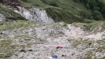 उत्तराखंड : पिथौरागढ़ में सेल्फी के चक्कर में गंवाई जान, तस्वीर लेते समय पहाड़ से गिरने से महिला की मौत