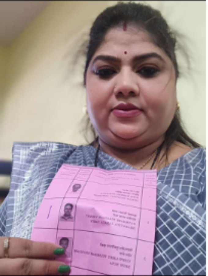 Vidhan Parishad Election : मत पत्रिकेसह सेल्फी घेऊन सोशल मीडियावर फोटो व्हायरल करणाऱ्या, भाजपच्या महिला अध्यक्षावर गुन्हा दाखल