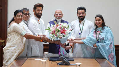 चिराग की तारीफ में PM मोदी ने पढ़े कसीदे, बिहार BJP के कई नेताओं की छाती पर लोटेगा सांप, जानिए पूरी बात